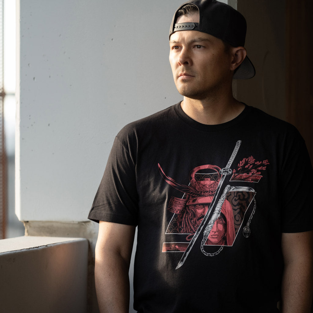 Model wearing Assassin’s Creed Samurai &amp; Shinobi graphic tee